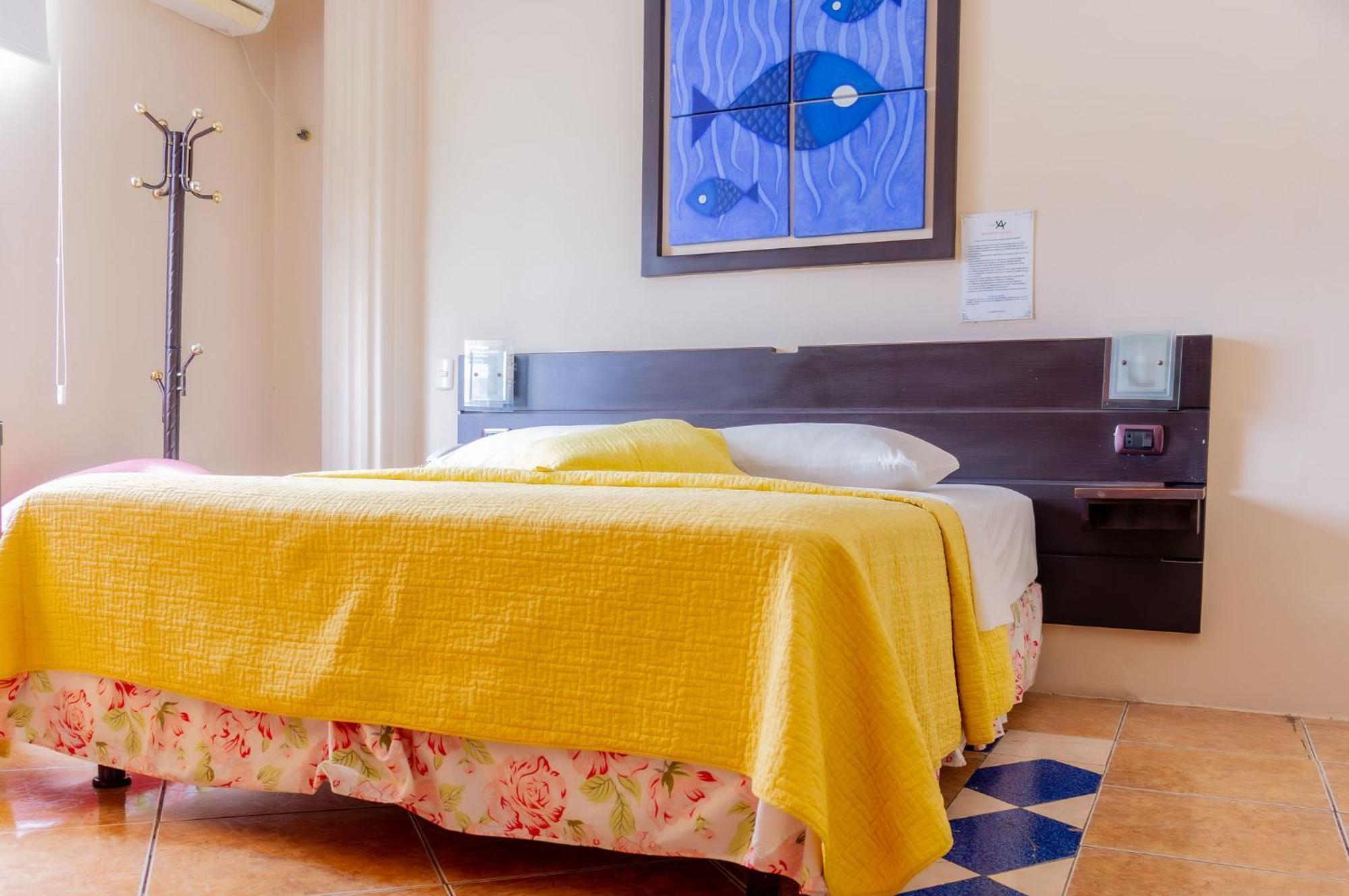Hostal Antares Манта Екстер'єр фото