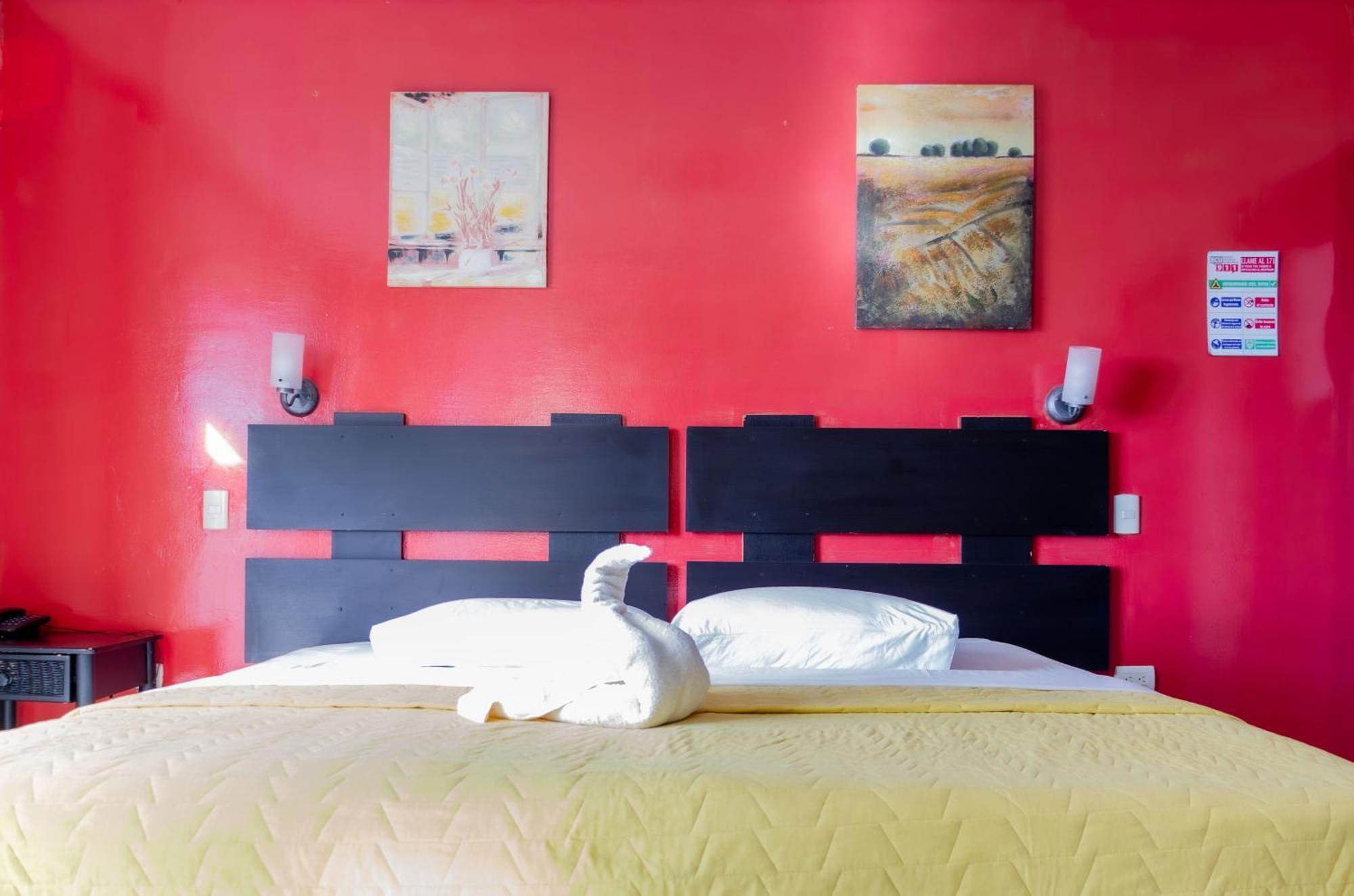 Hostal Antares Манта Екстер'єр фото