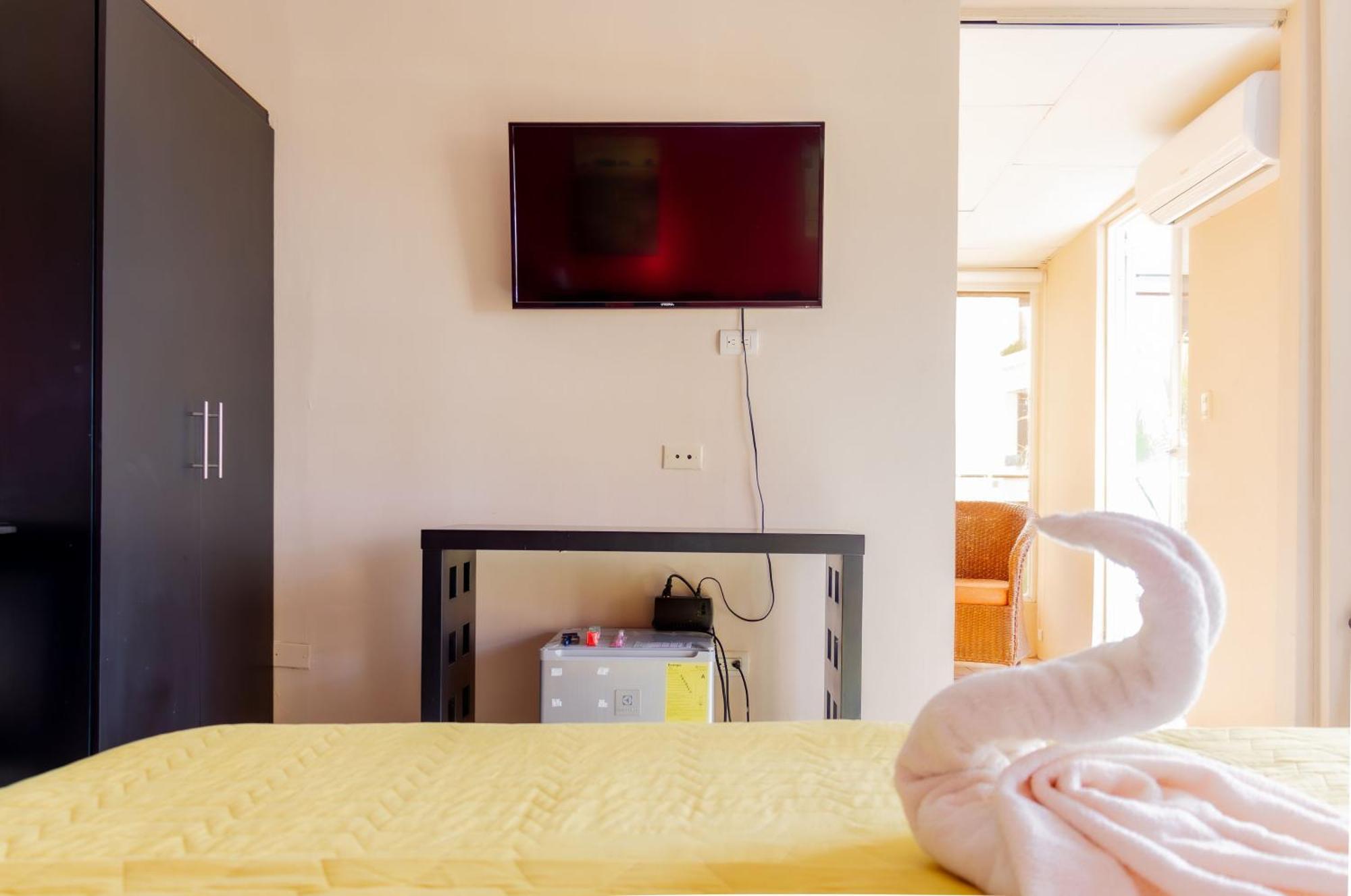 Hostal Antares Манта Екстер'єр фото