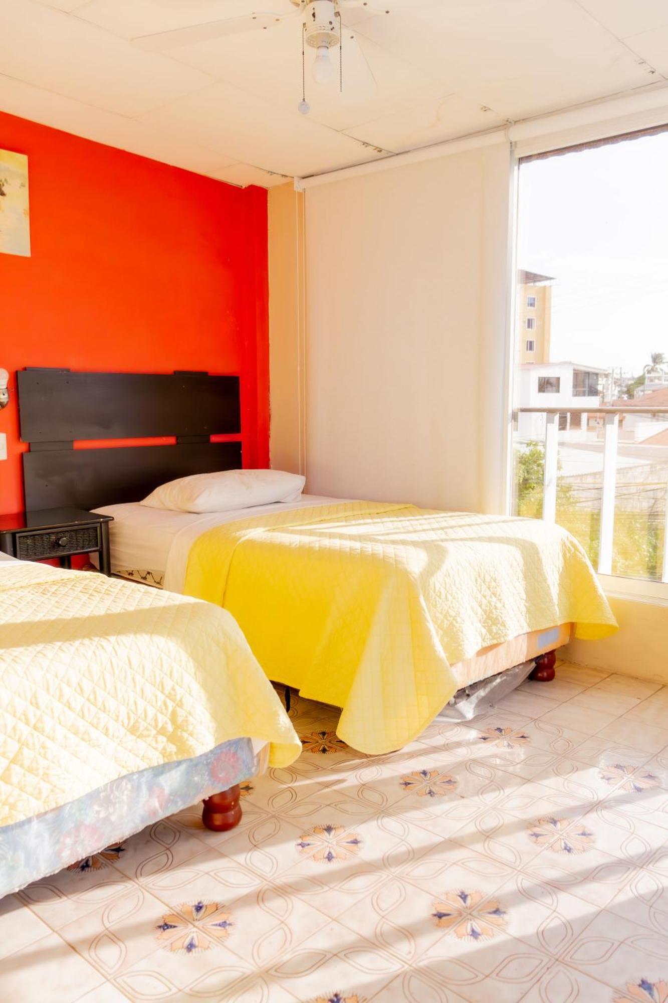 Hostal Antares Манта Екстер'єр фото