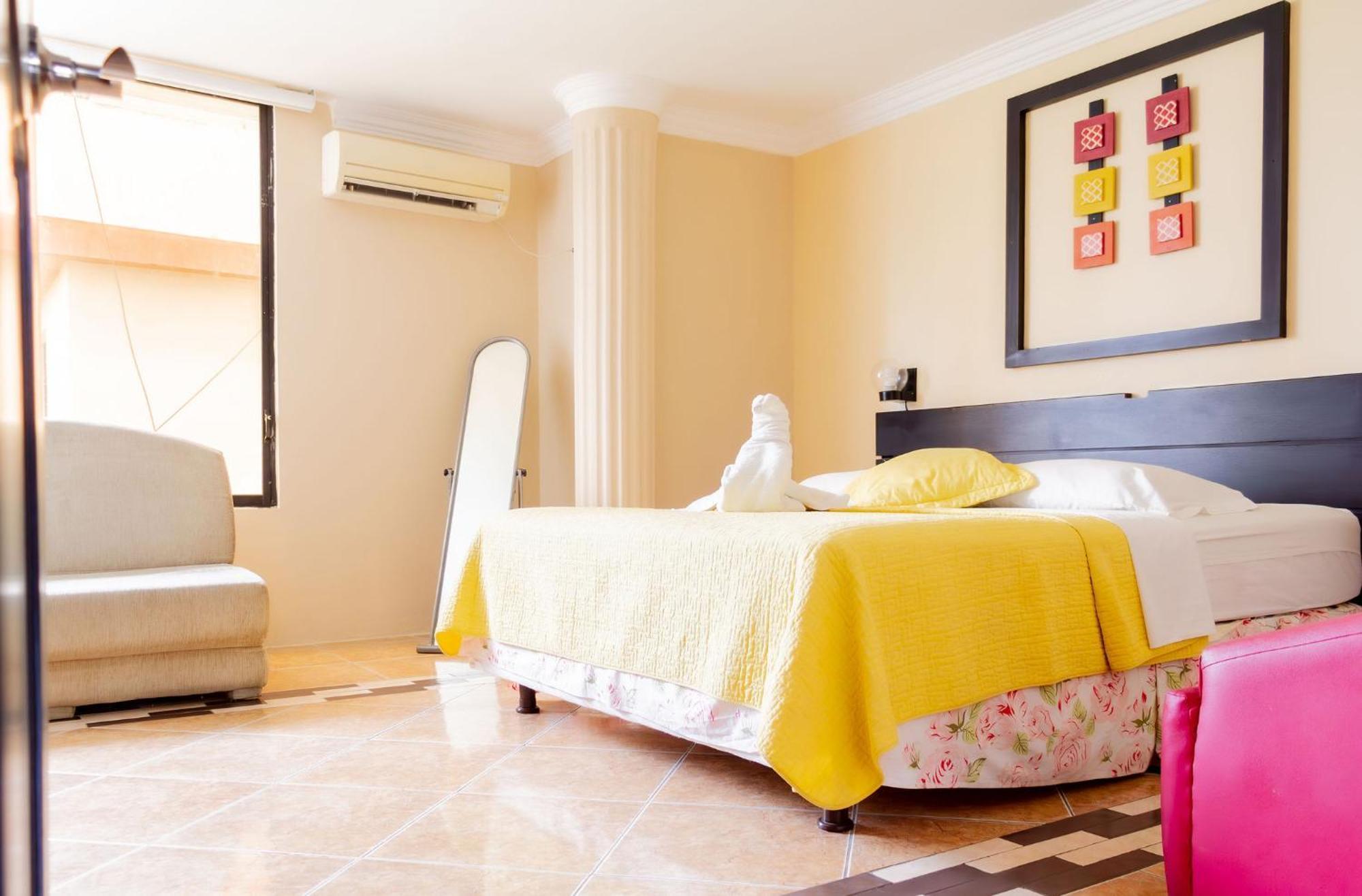 Hostal Antares Манта Екстер'єр фото
