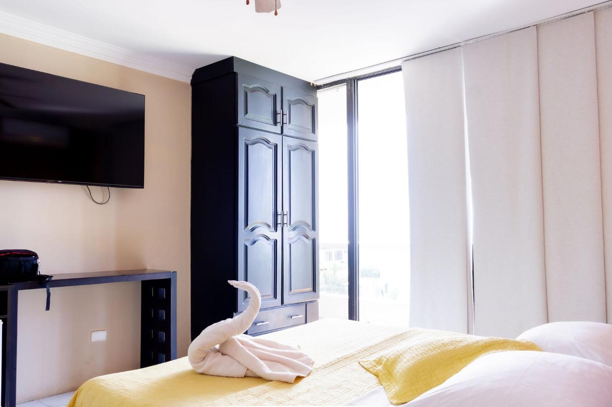 Hostal Antares Манта Екстер'єр фото