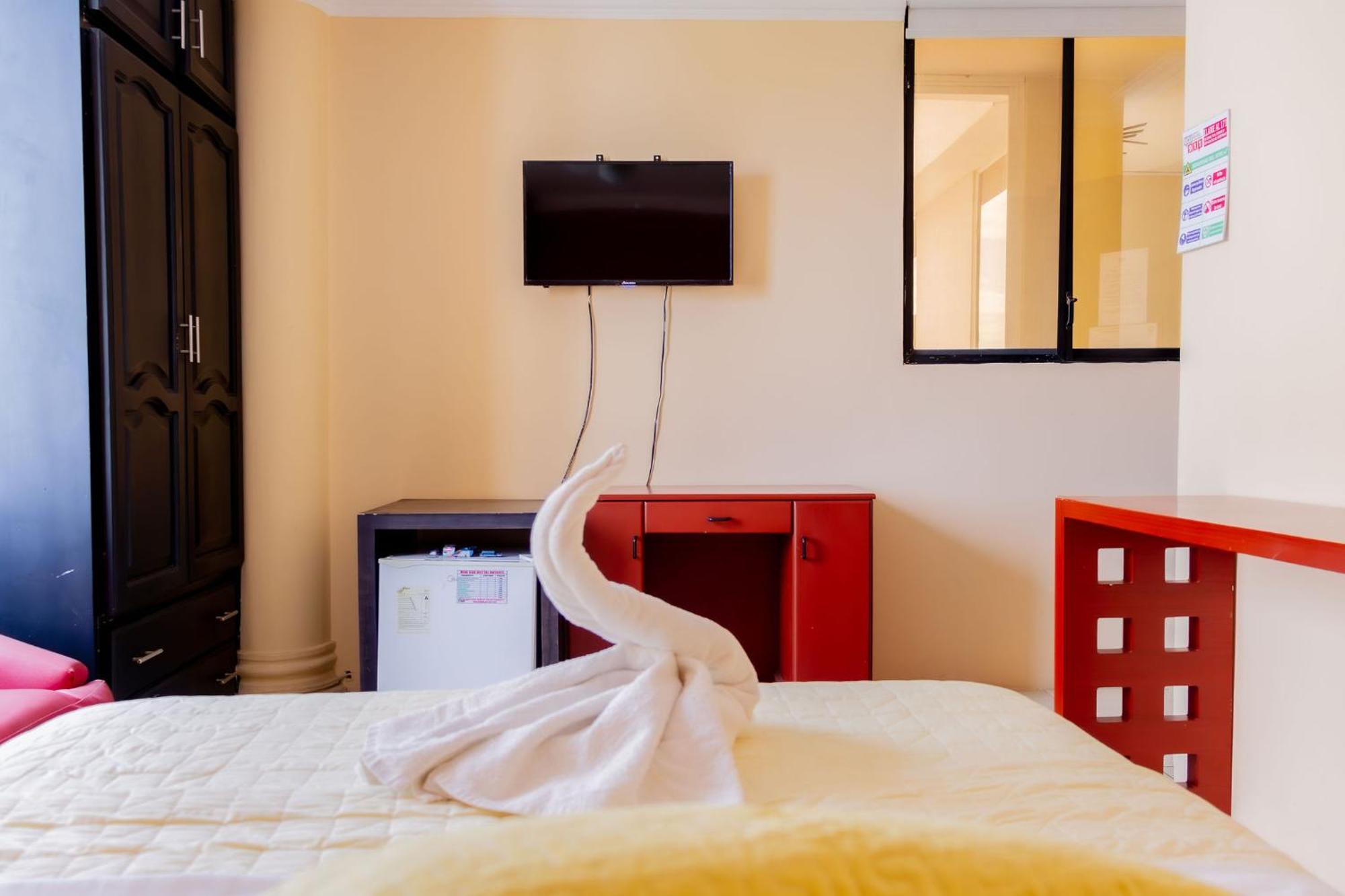 Hostal Antares Манта Екстер'єр фото