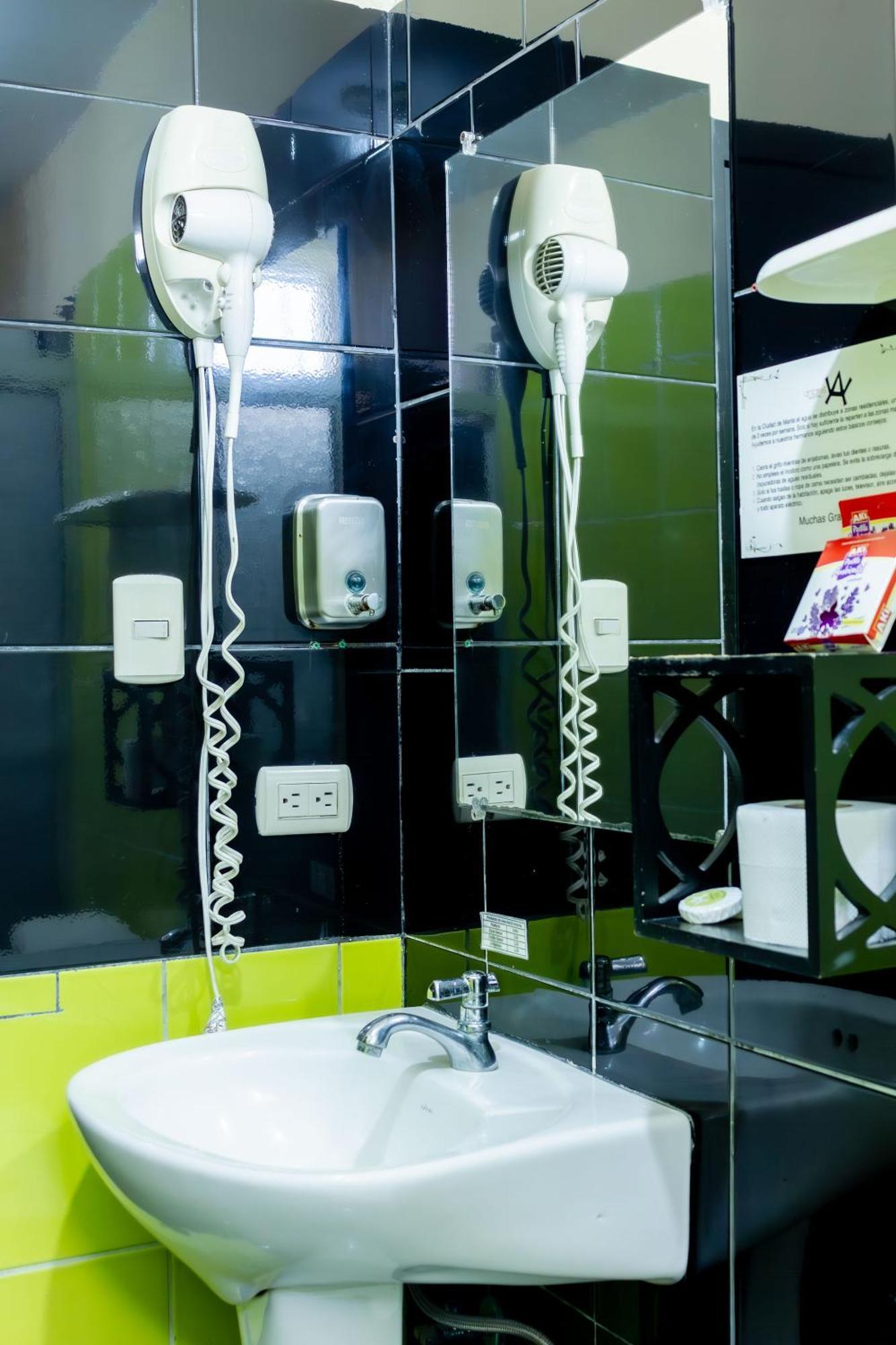 Hostal Antares Манта Екстер'єр фото
