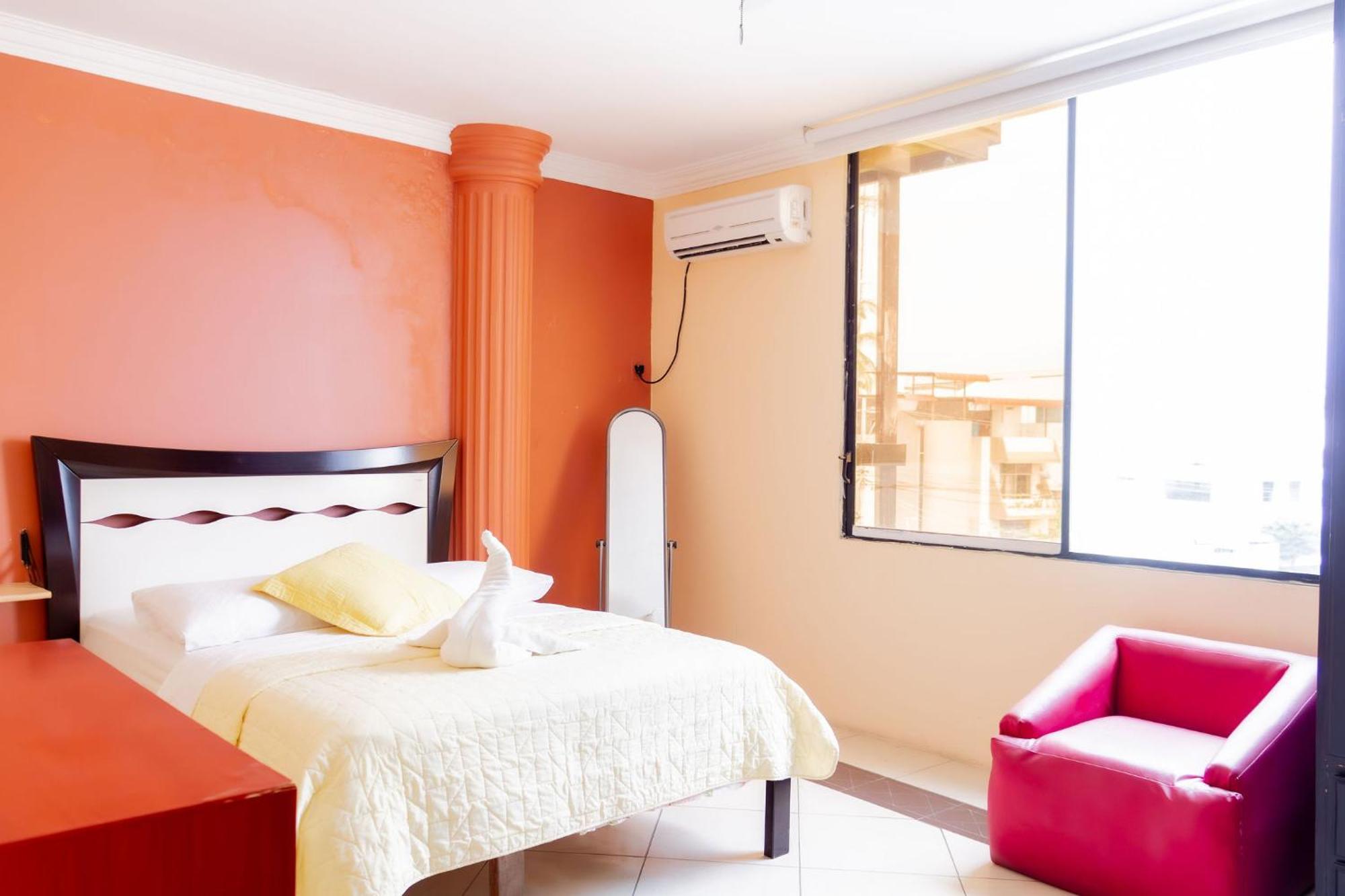 Hostal Antares Манта Екстер'єр фото