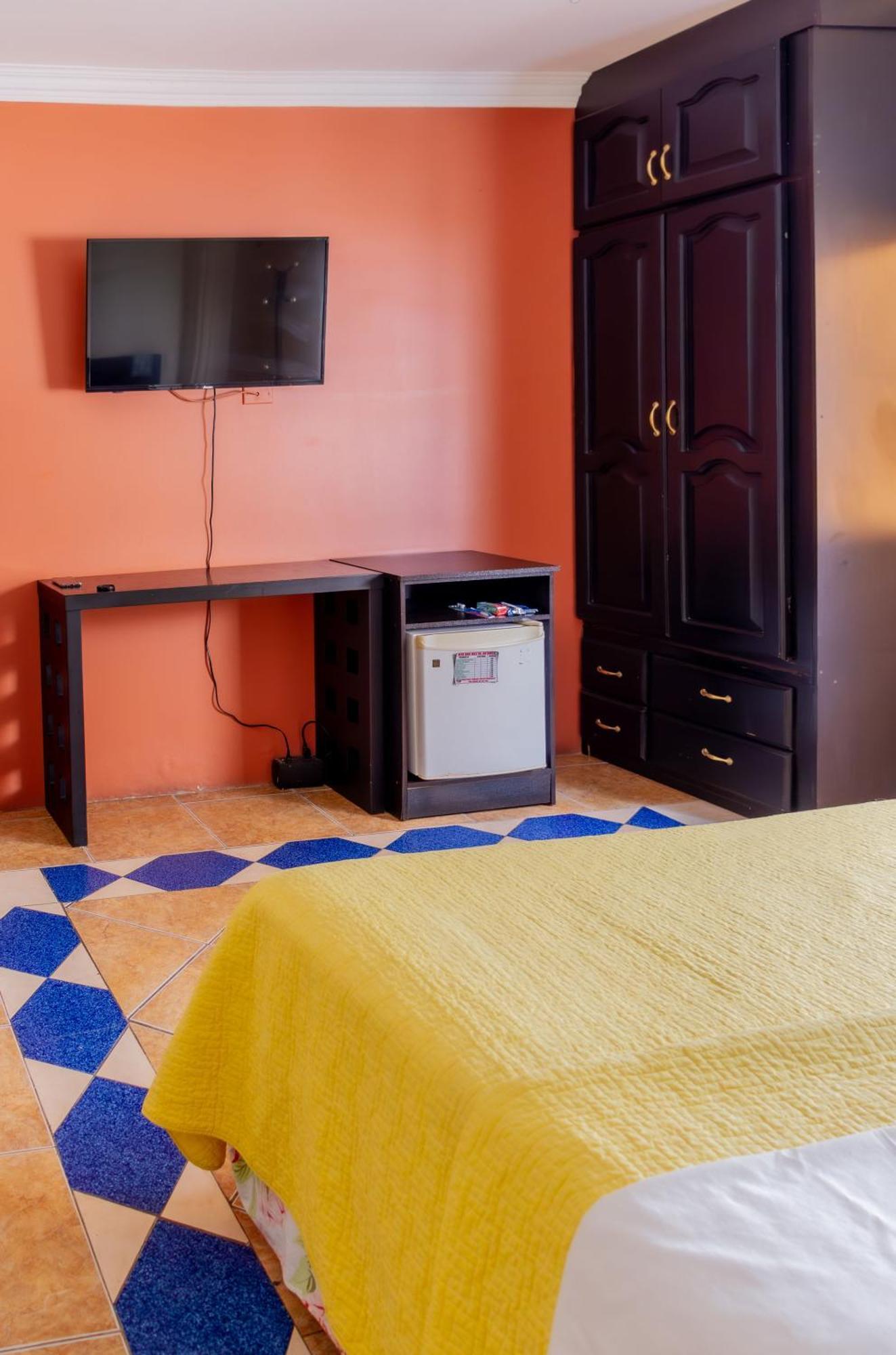 Hostal Antares Манта Екстер'єр фото