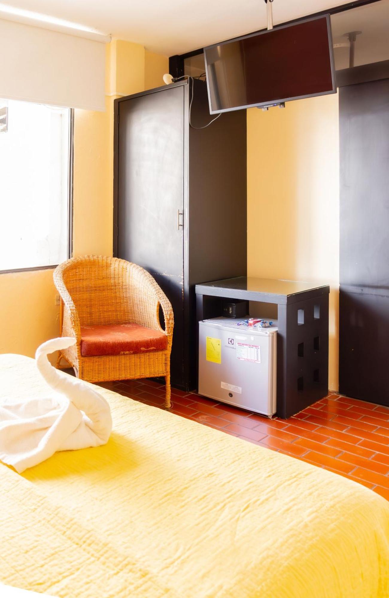 Hostal Antares Манта Екстер'єр фото