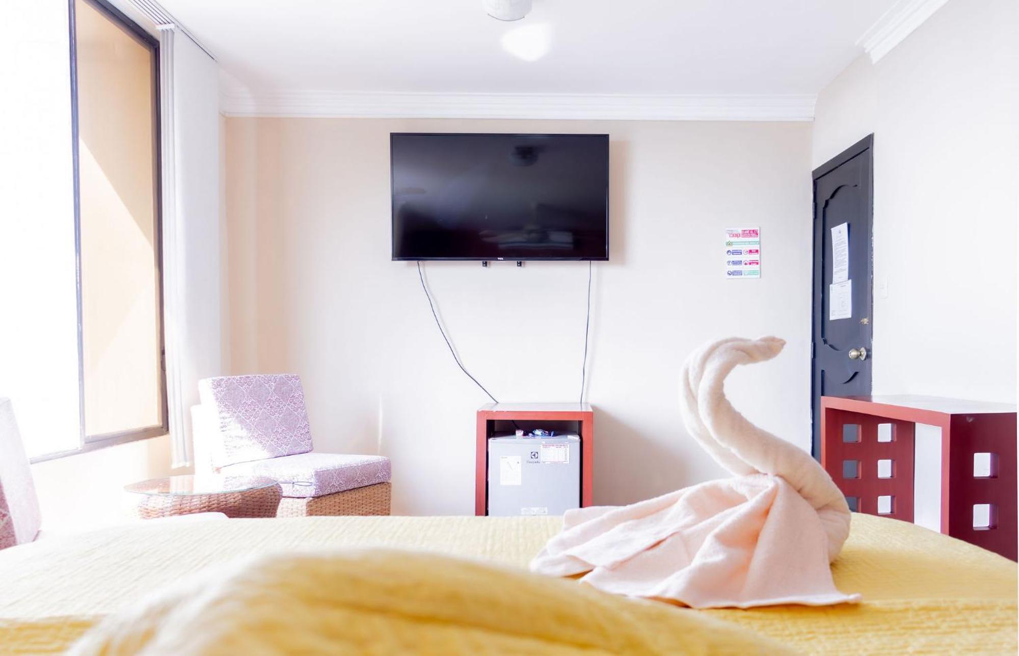 Hostal Antares Манта Екстер'єр фото