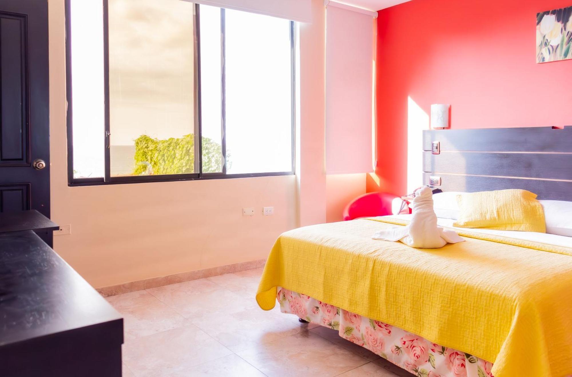 Hostal Antares Манта Екстер'єр фото