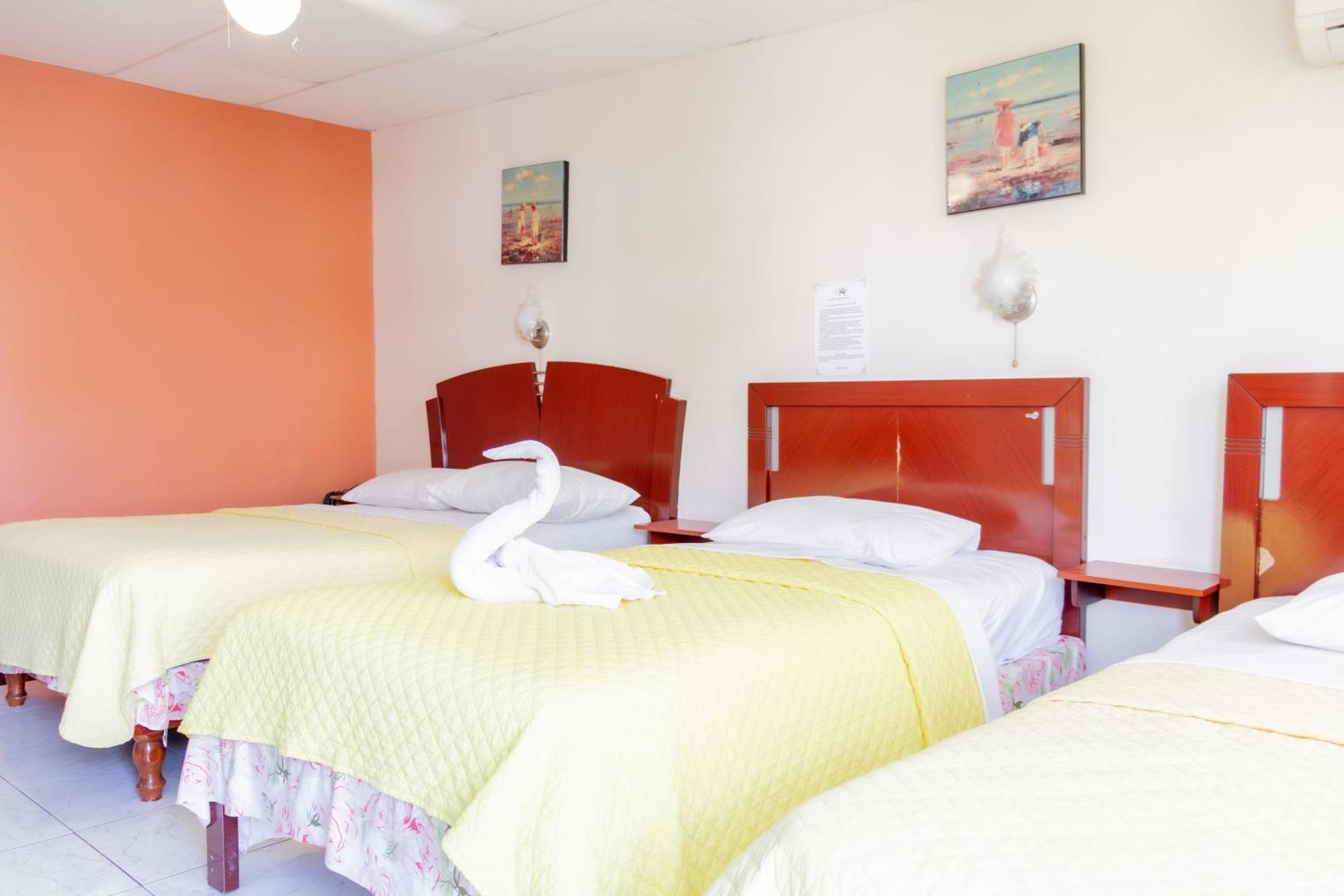 Hostal Antares Манта Екстер'єр фото