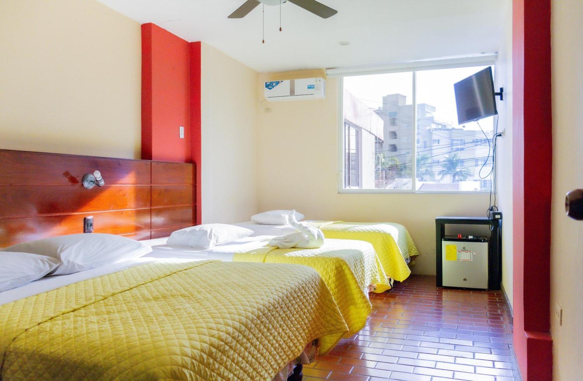 Hostal Antares Манта Екстер'єр фото