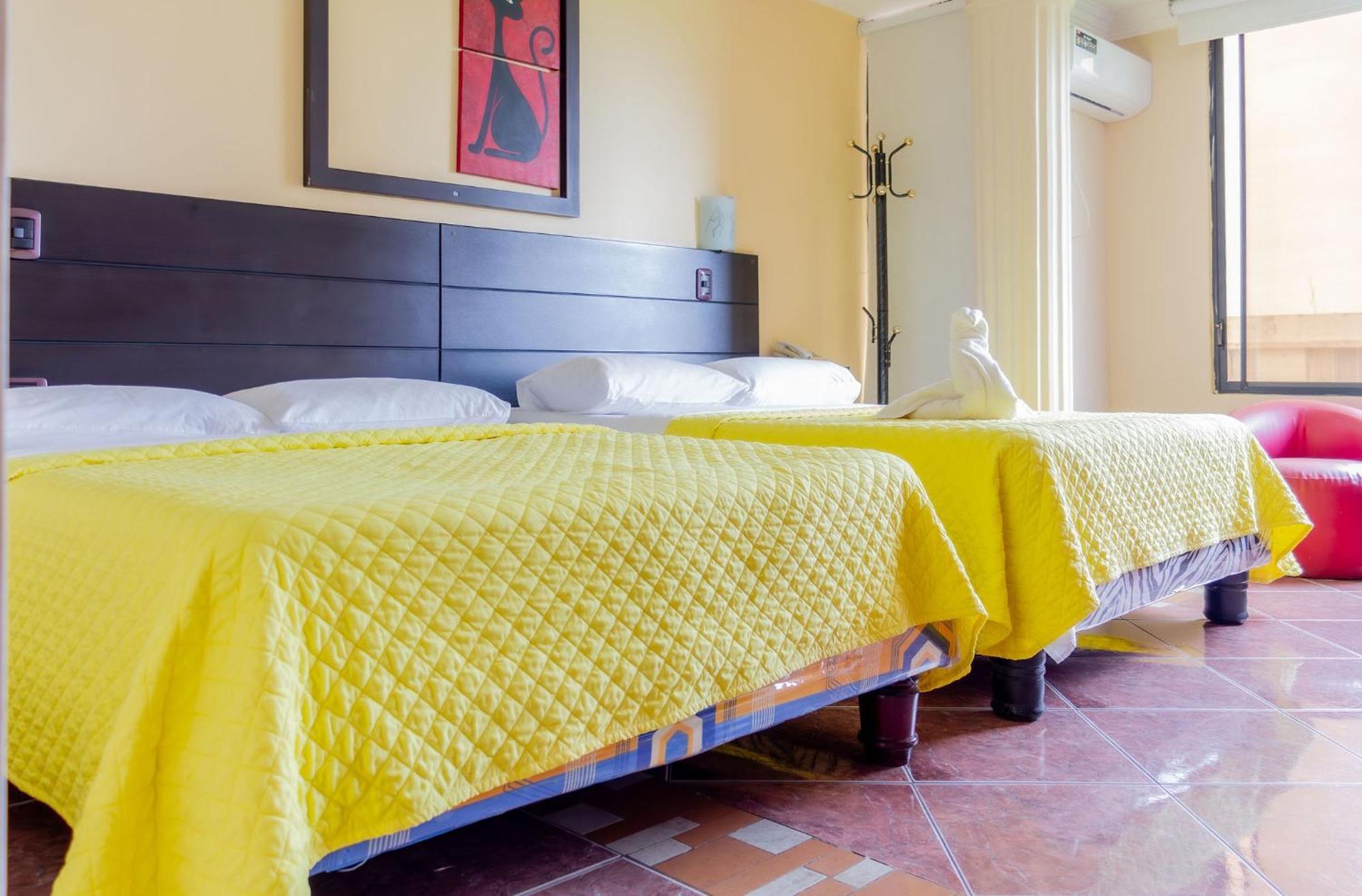 Hostal Antares Манта Екстер'єр фото