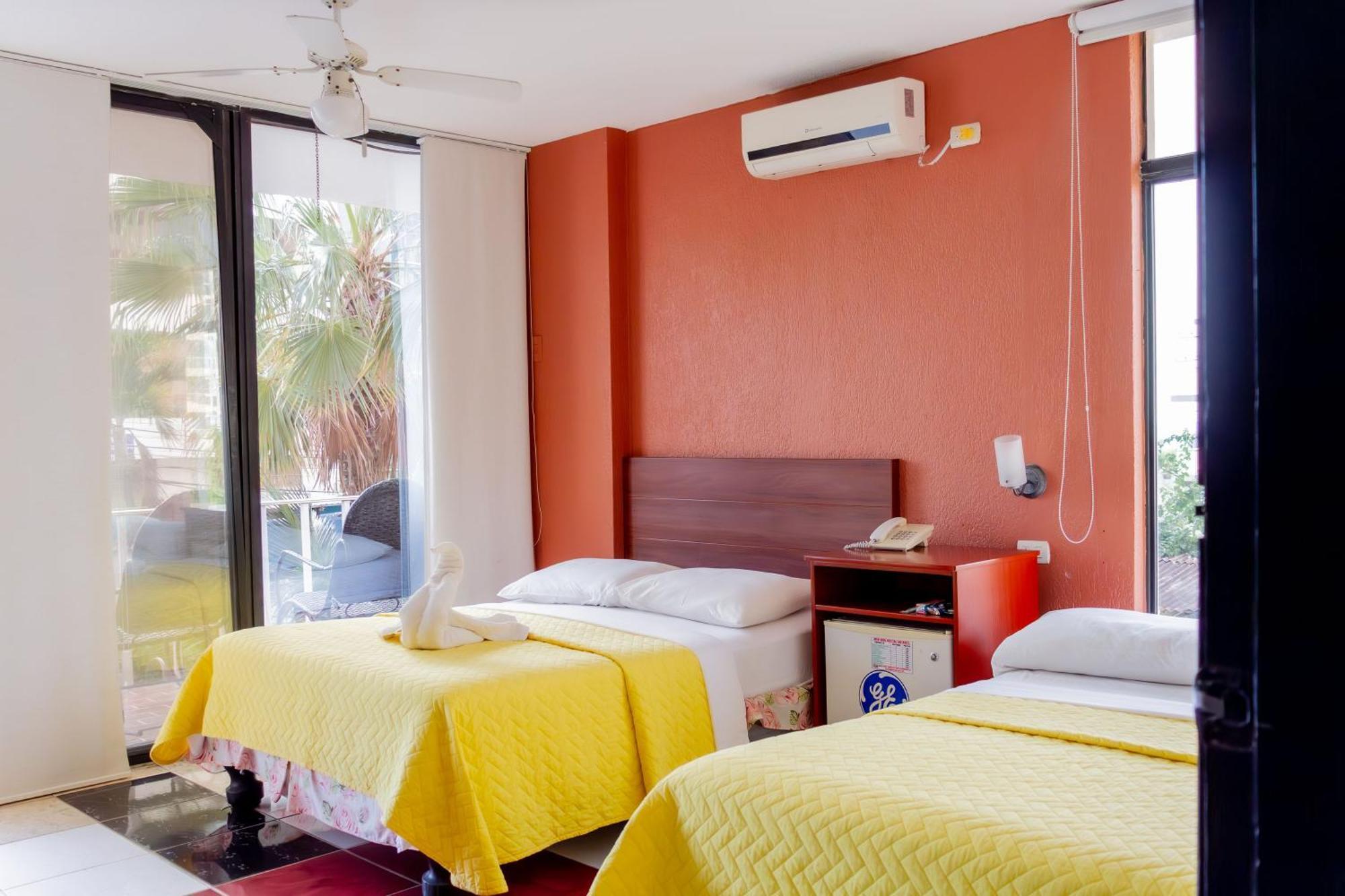 Hostal Antares Манта Екстер'єр фото